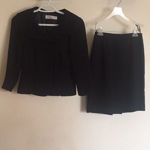 Tahari suits (Size 2p)